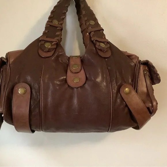 Chloe Silverado - Picture 2 of 14